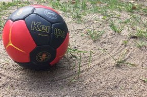 AC MILAN APP-英超球队基于运动表现数据调整赛中体能分配策略，英超球队规则